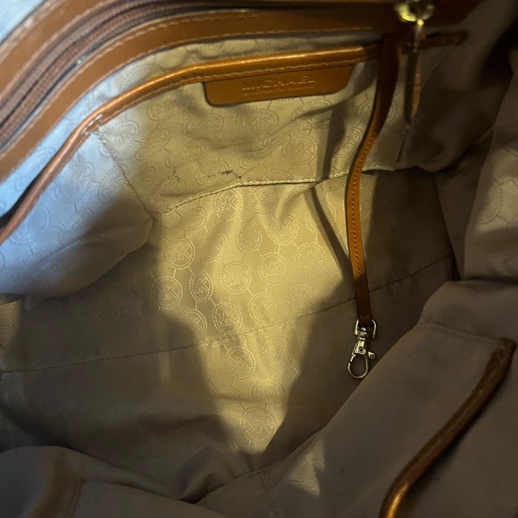 Michael Kors Large Handbag! - Picture 5 of 5